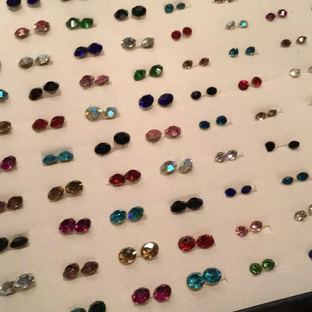 Product image for Brilliant stud earrings buyers color choice