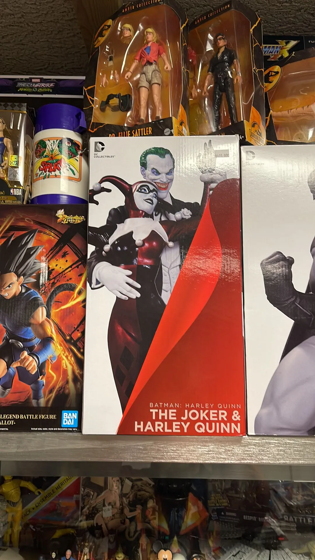Product image for DC collectibles the joker and Harley Quinn Statue ￼
