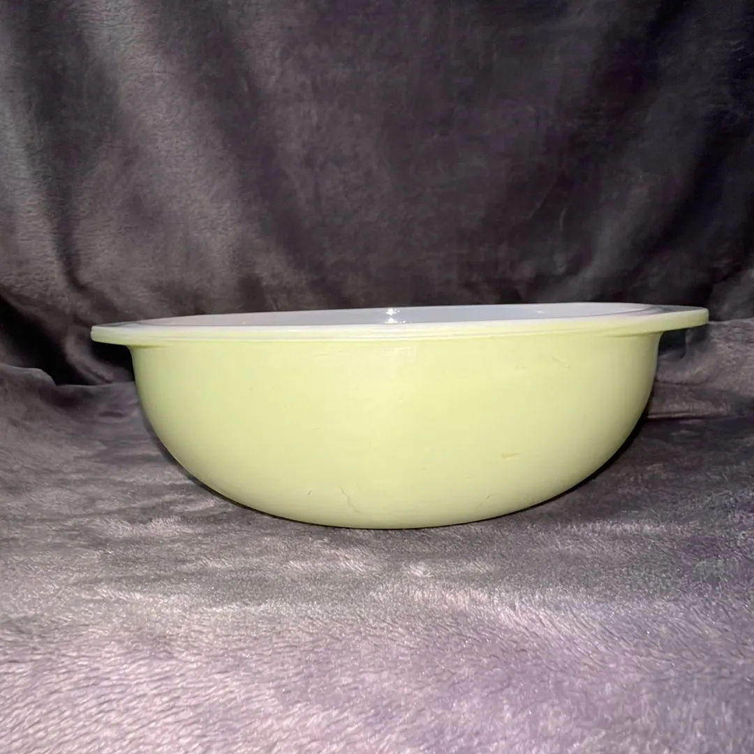 Product image for Pyrex 024 Round Casserole