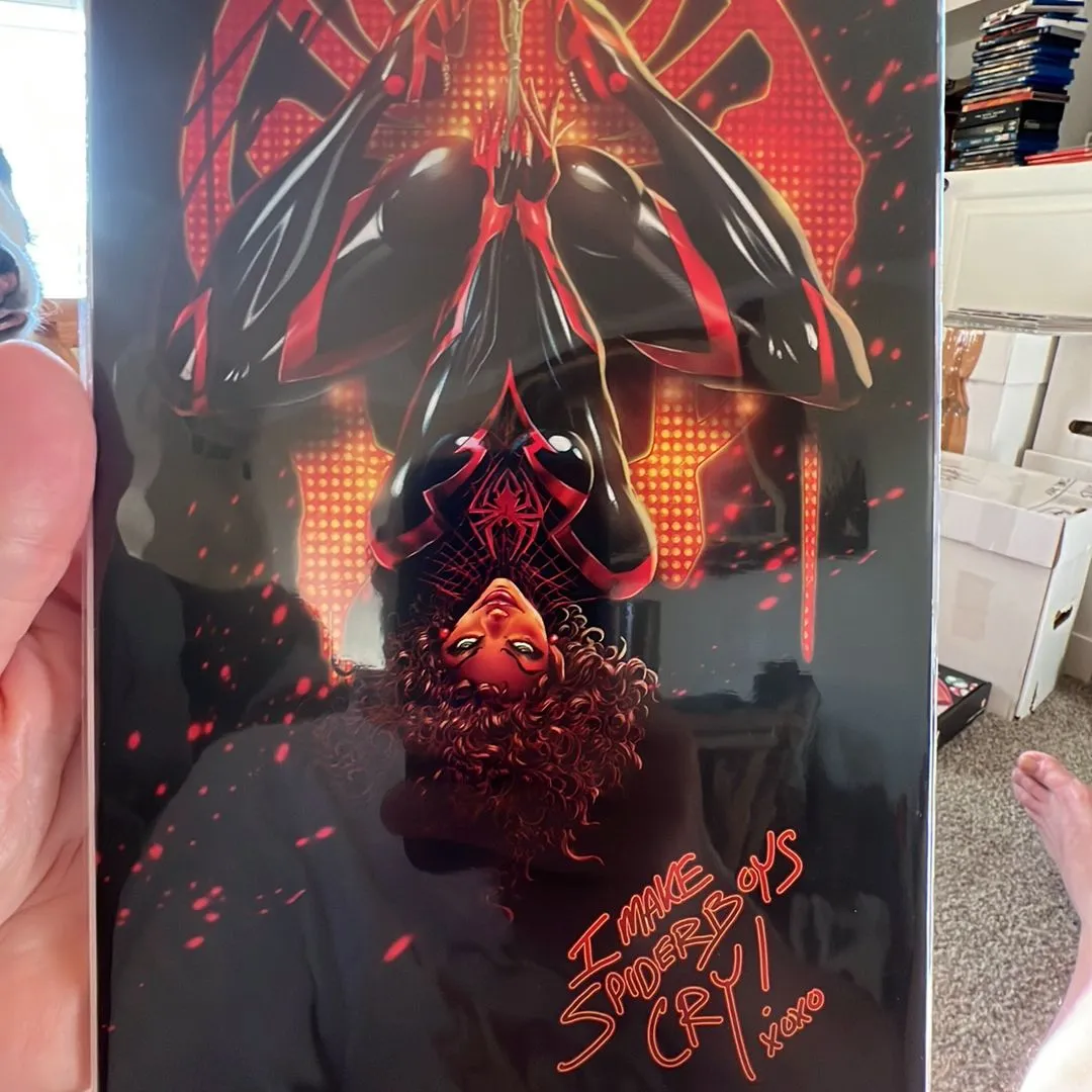 Product image for Variant spider-girl signed w coa exclusive