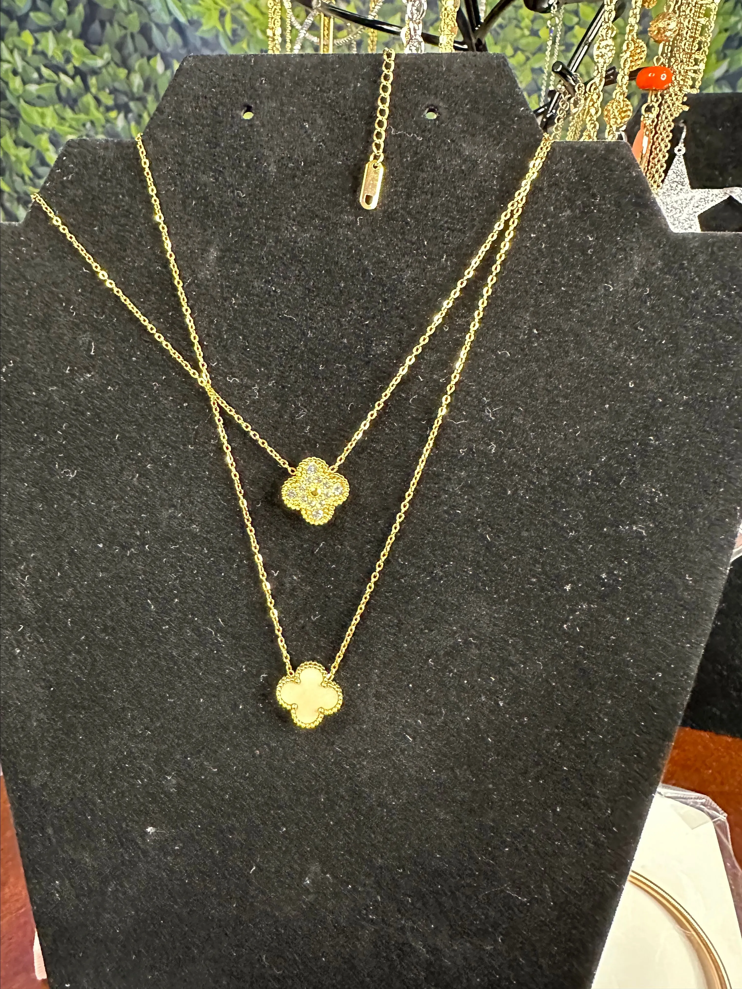 Product image for Clover white necklace