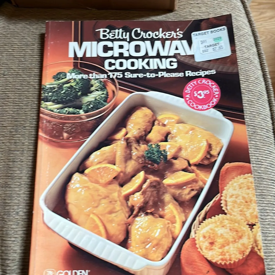 Product image for [ COOK] Betty Crocker's Microwave Cooking: More than 175 Sure to Please Recipes, 1980