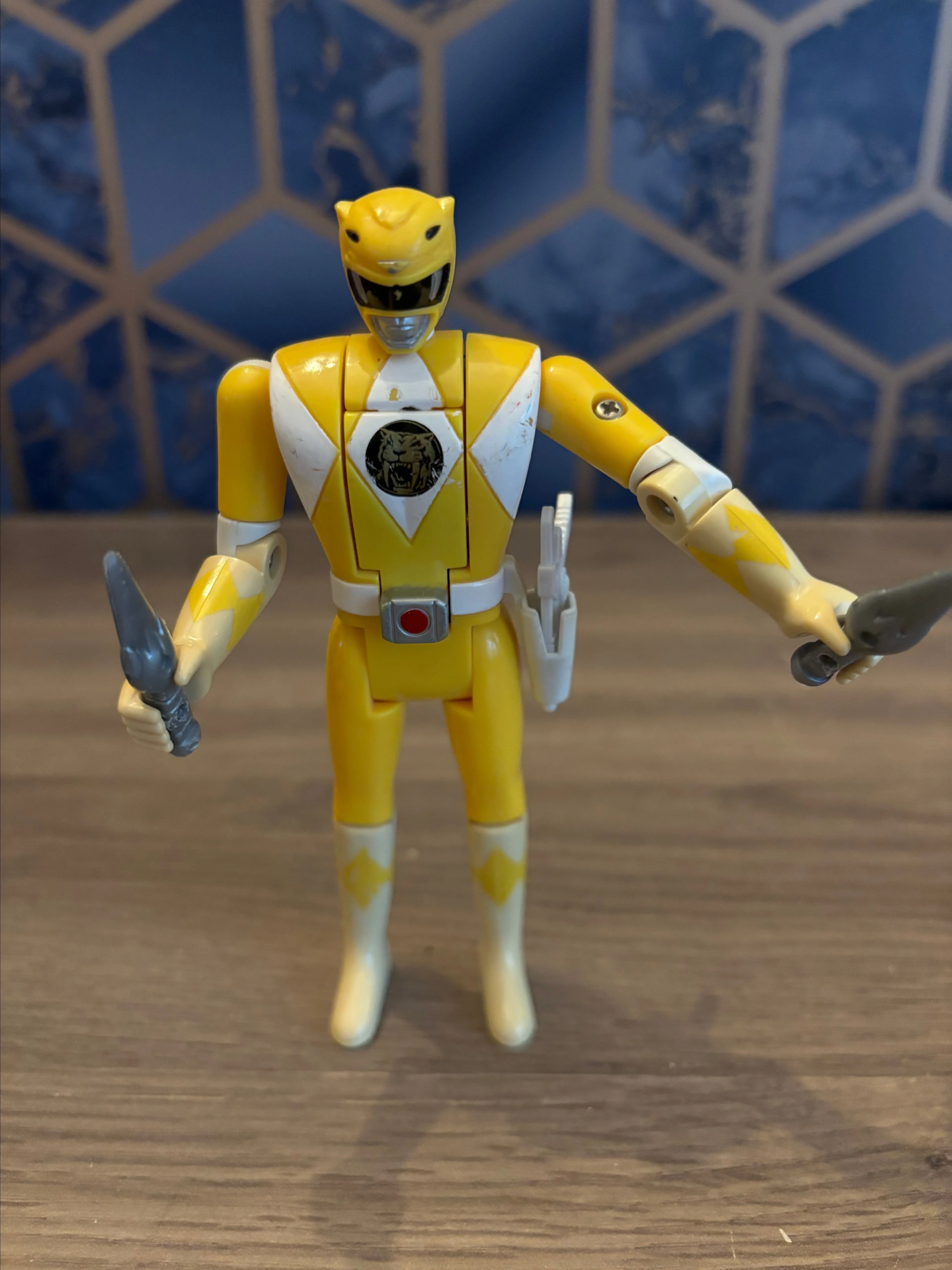 Product image for Vintage Yellow Power Ranger Trini FLIP HEAD  Auto Morphin 1995 Bandai RARE