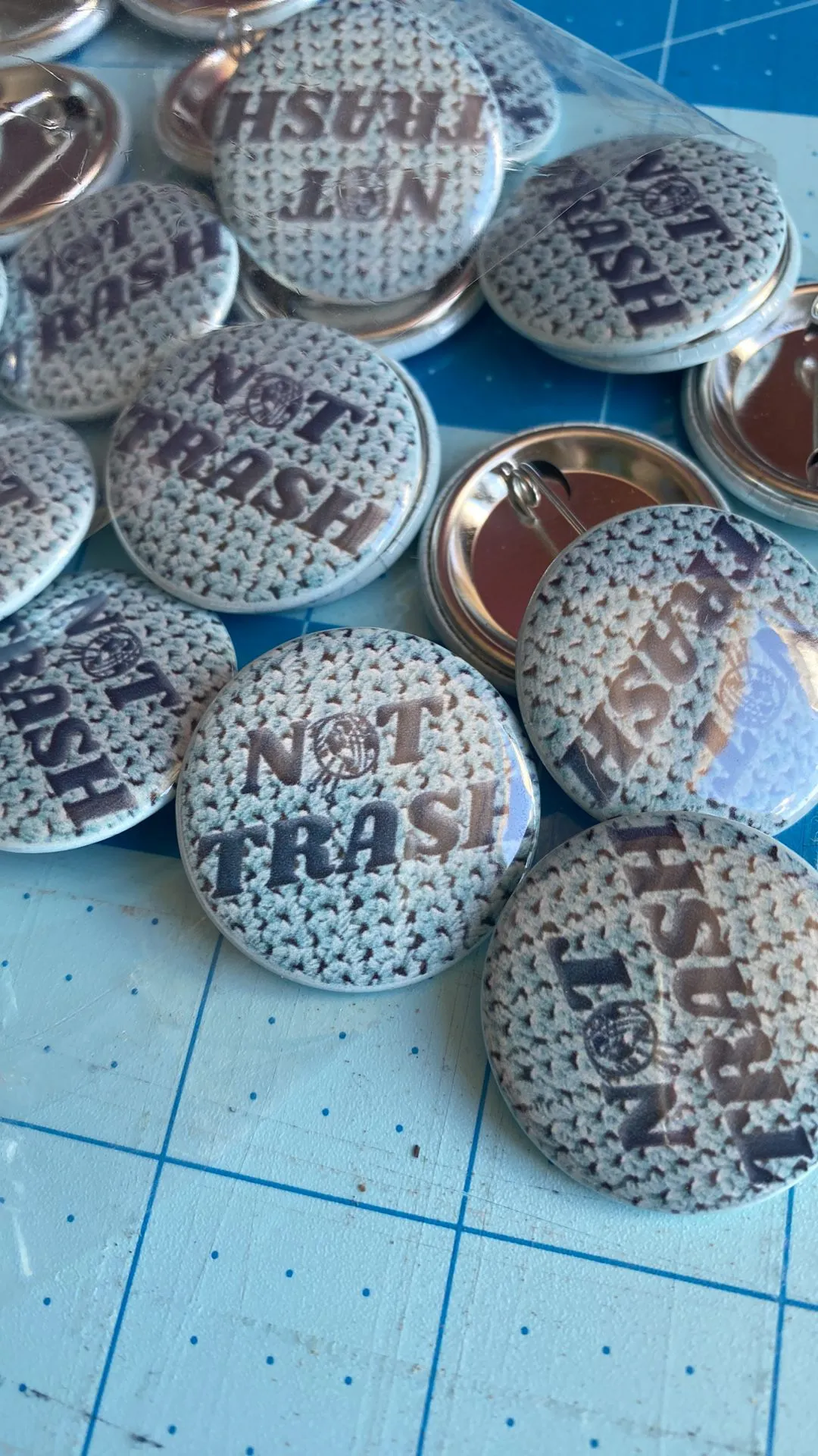 Product image for 🚫🗑 recycled 1.25” button