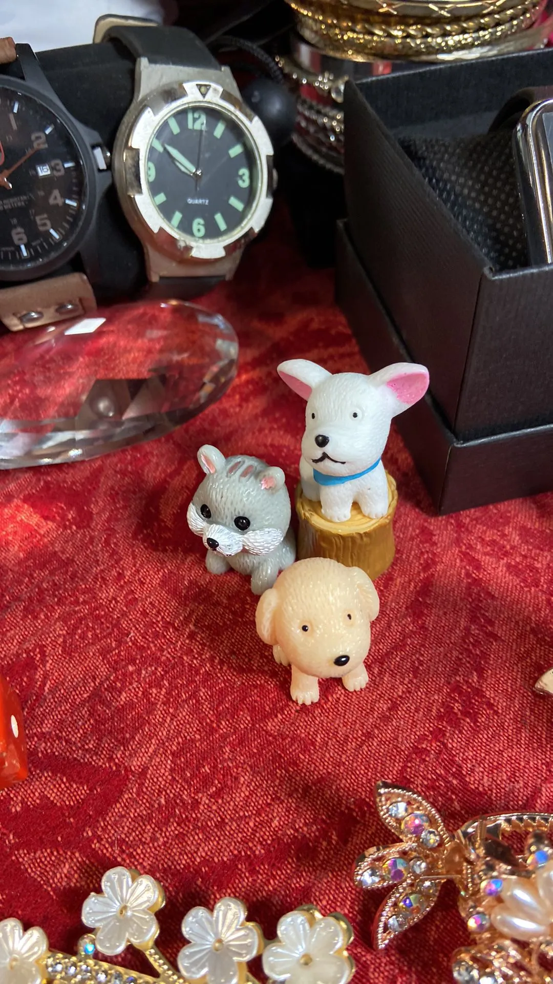 Product image for Dog statues ￼3