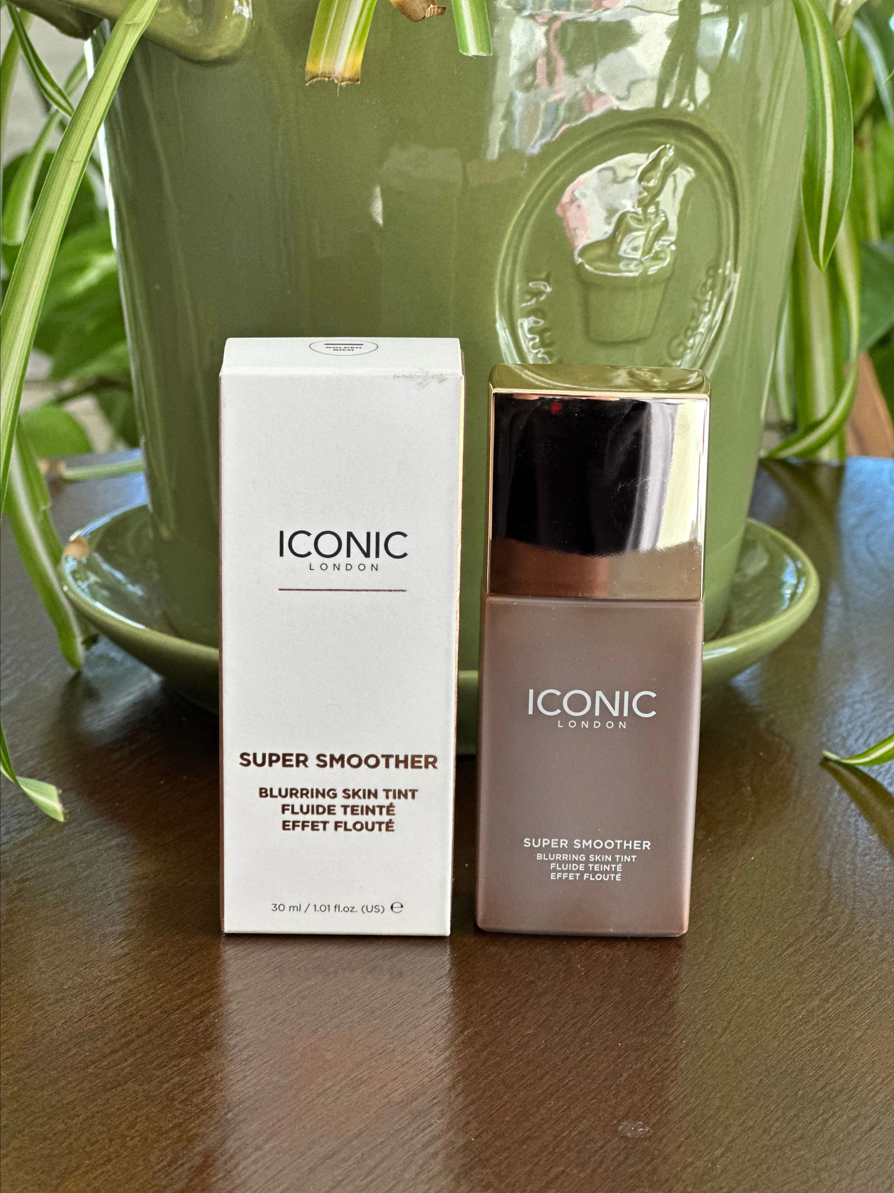 Product image for Iconic SUPER SMOOTHER BLURRING SKIN TINT shade- Golden Rich msrp- $32