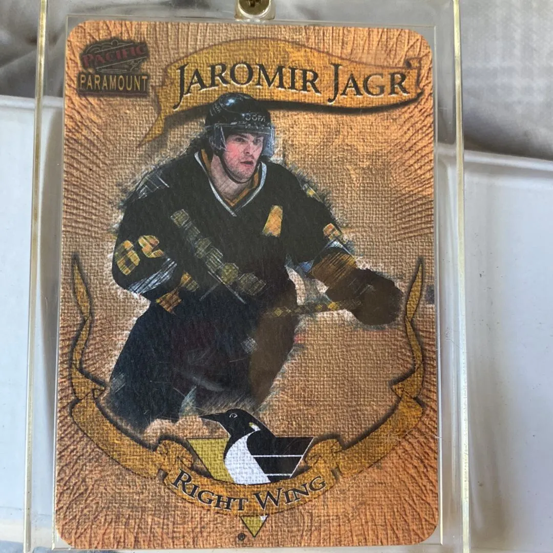 Product image for 1997-98 PACIFIC PARAMOUNT DIE-CUT JAROMIR JAGR #17