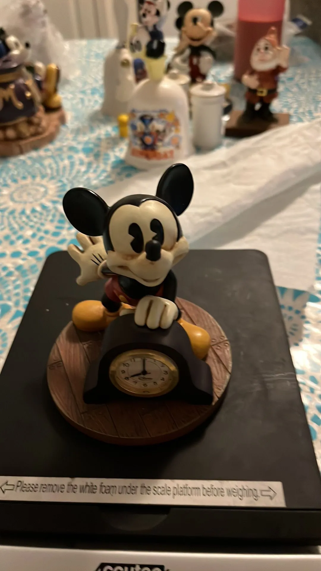 Product image for Mickey holding clock