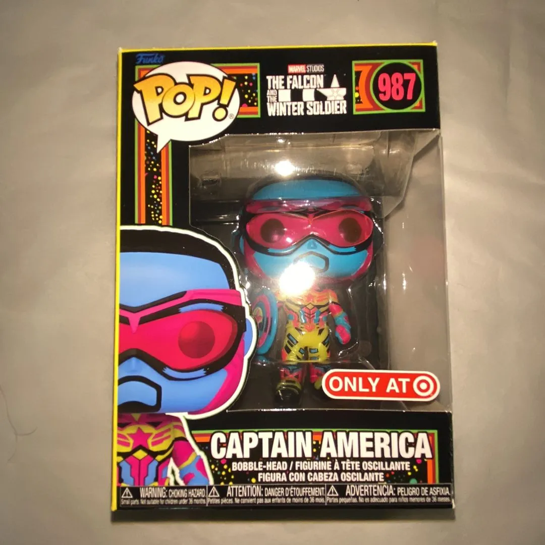 Product image for Captain America (Black Light)