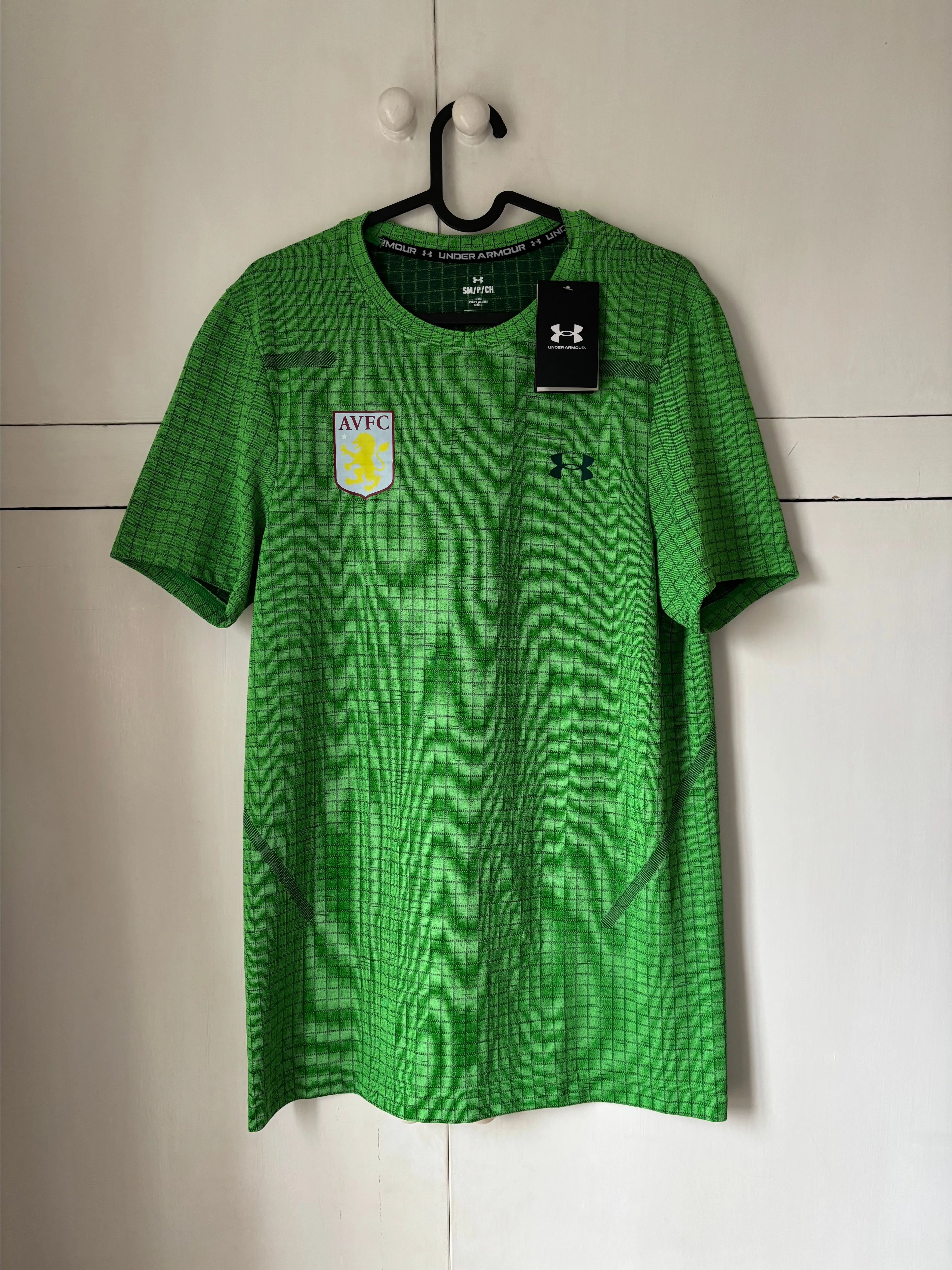 Product image for 2010s Aston Villa Under Armour Training Shirt *BNWT* M