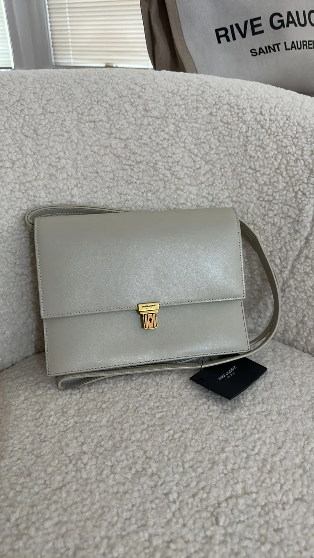 Listing Image Blurred Background