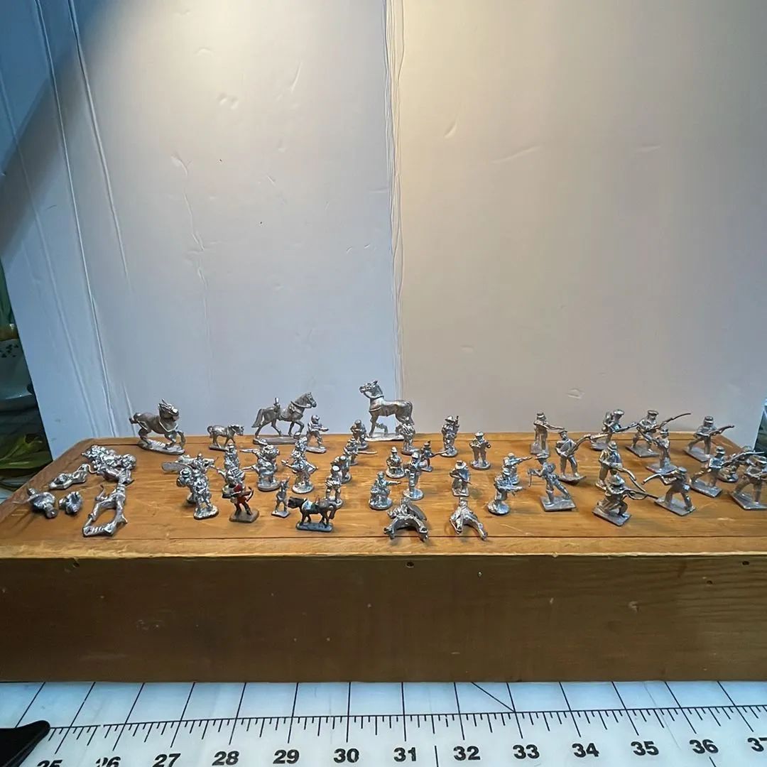 Product image for Inv. 5290 Lot of 40+ Pewter Figures Soldiers and 5 Horses