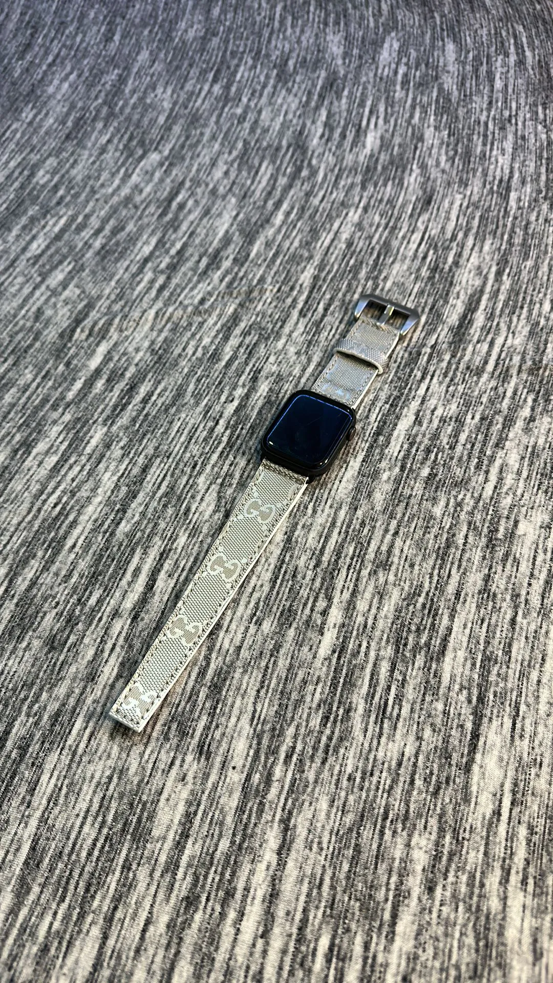 Product image for Silver Gucci Apple watchband