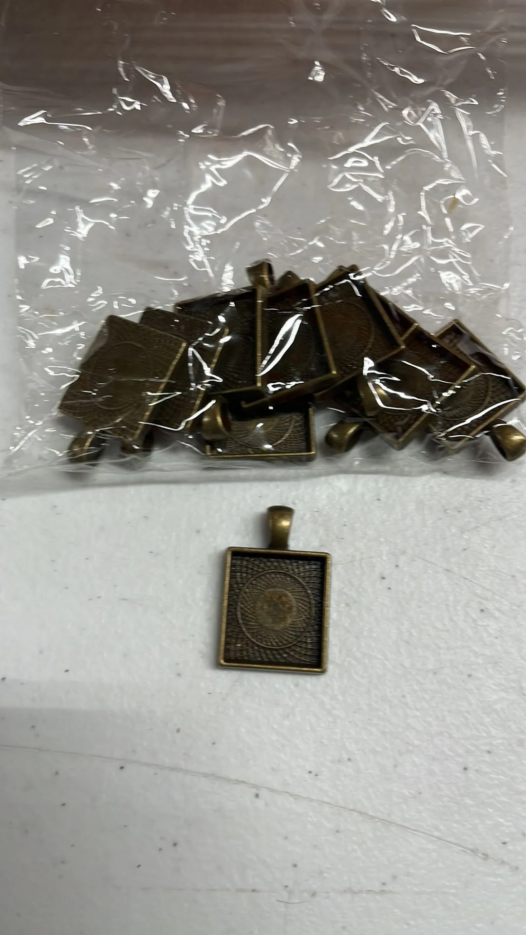 Listing Image Blurred Background