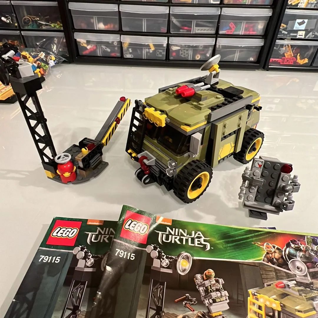 Product image for 79115 LEGO Teenage Mutant Ninja Turtles Movie Turtle Van Takedown
