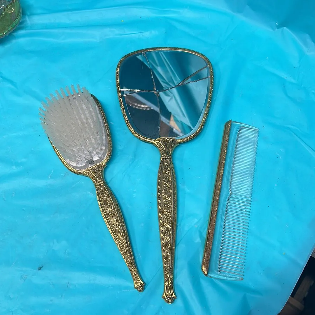 Product image for Brush comb mirror