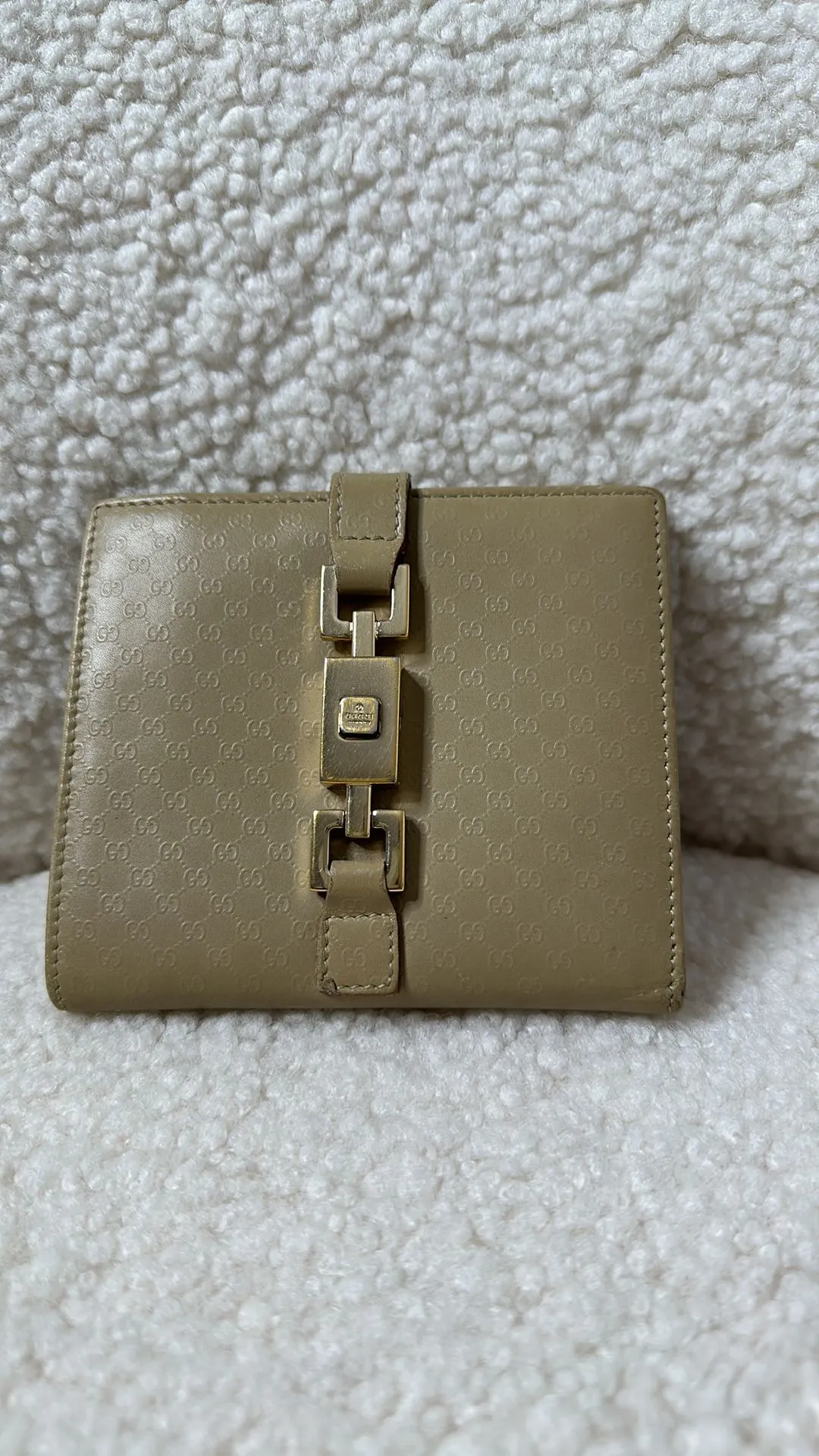 Listing Image Blurred Background