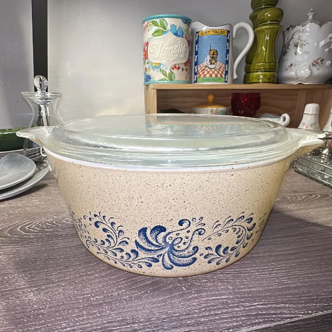 Product image for Vintage Pyrex Homestead Casserole Dish with Lid