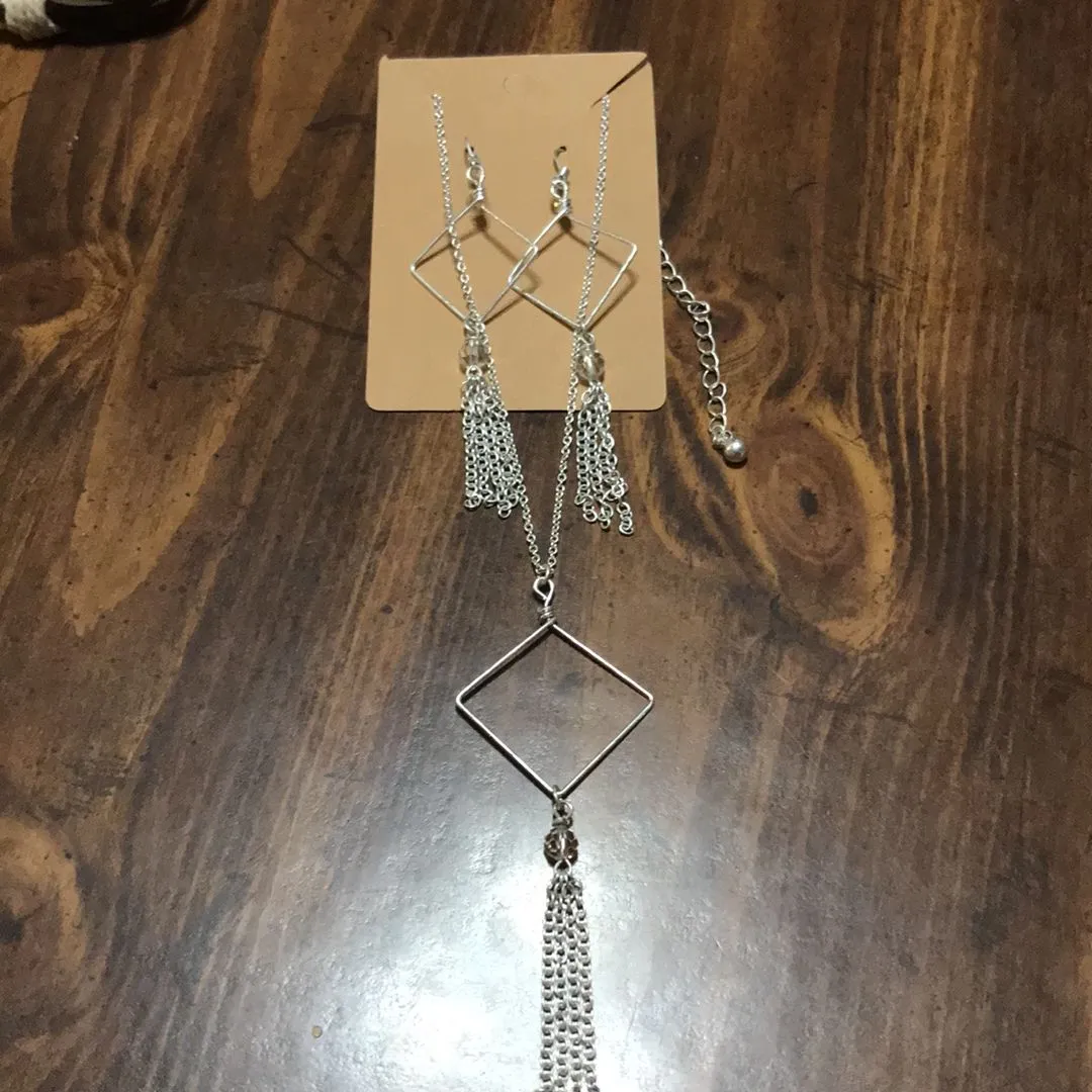 Product image for Earring and necklace set