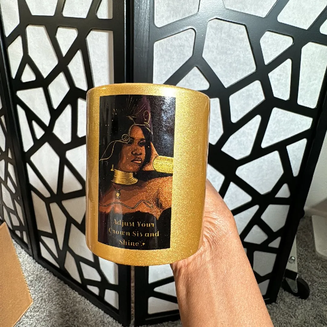 Product image for Queen Mug in Gold