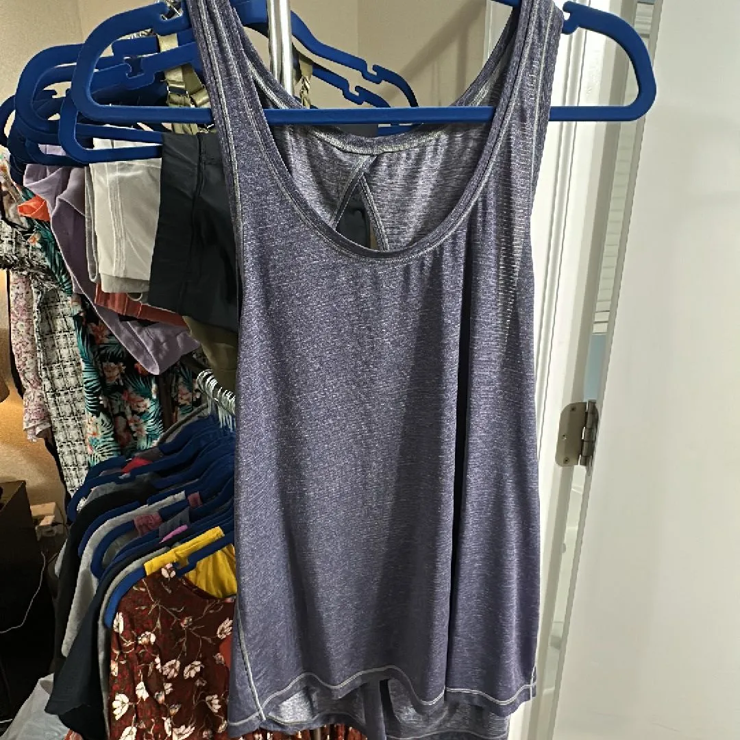 Product image for 028. Lululemon size 6 ?