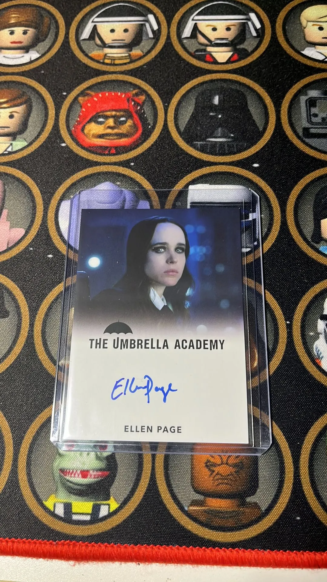 Product image for Umbrella Academy Autograph Card “Ellen Page” (Vanya)