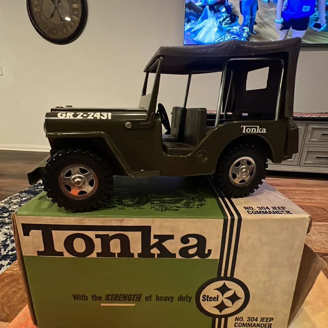 Product image for Vintage Tonka NO. 304 JEEP COMMANDER PRESSED STEEL TOY TRUCK w/box