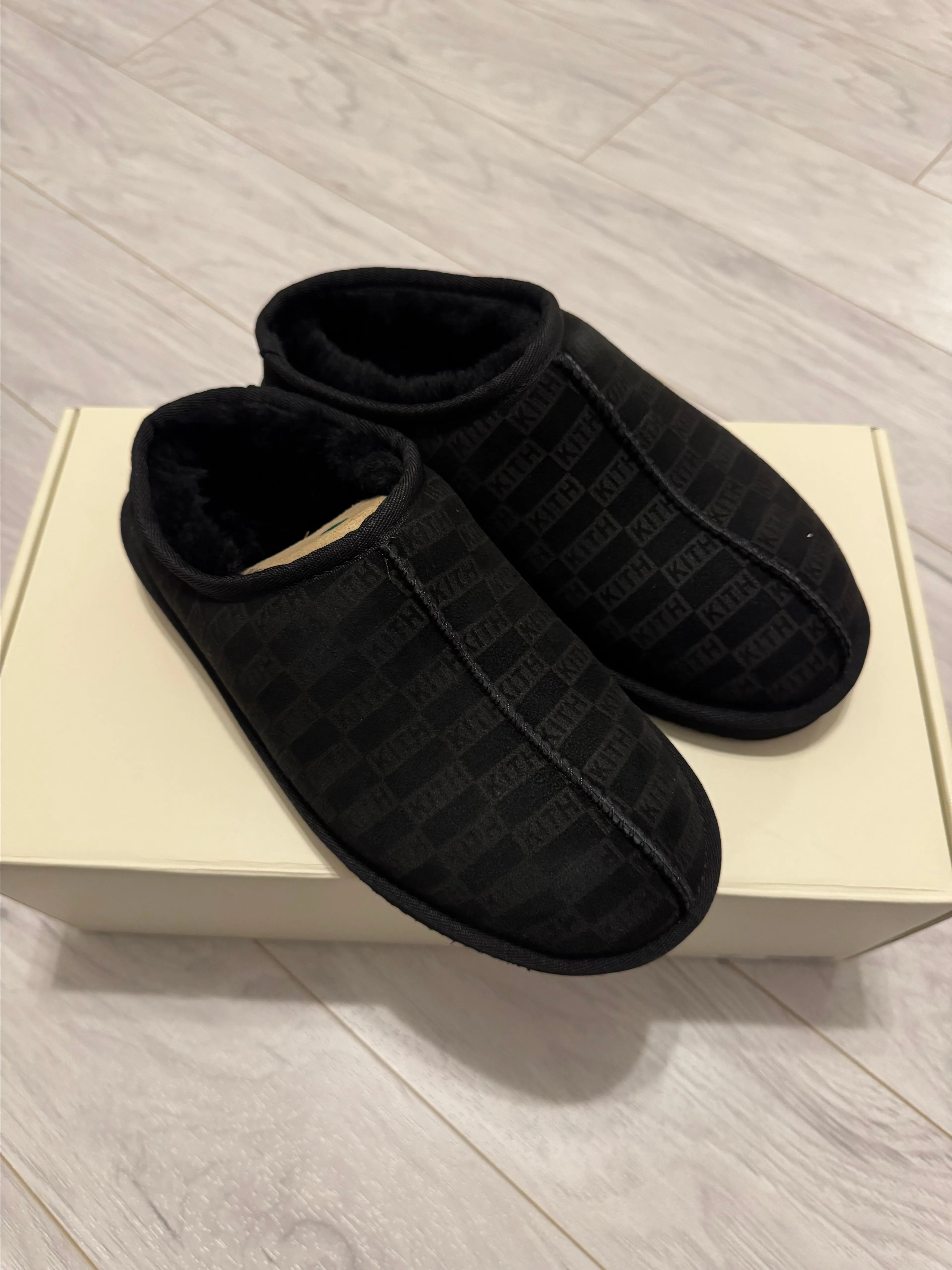 Product image for Kith Slippers NEW size 40 (size 7M)