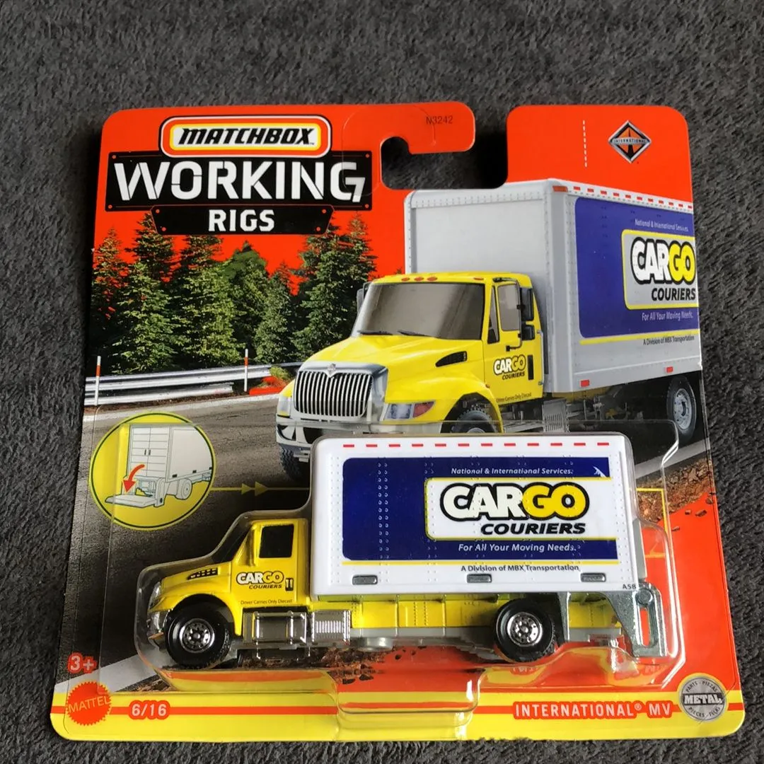 Product image for Matchbox Real Working Rigs International MV - Yellow 6/16 HFH27-4B10 Asst. N3242 2022