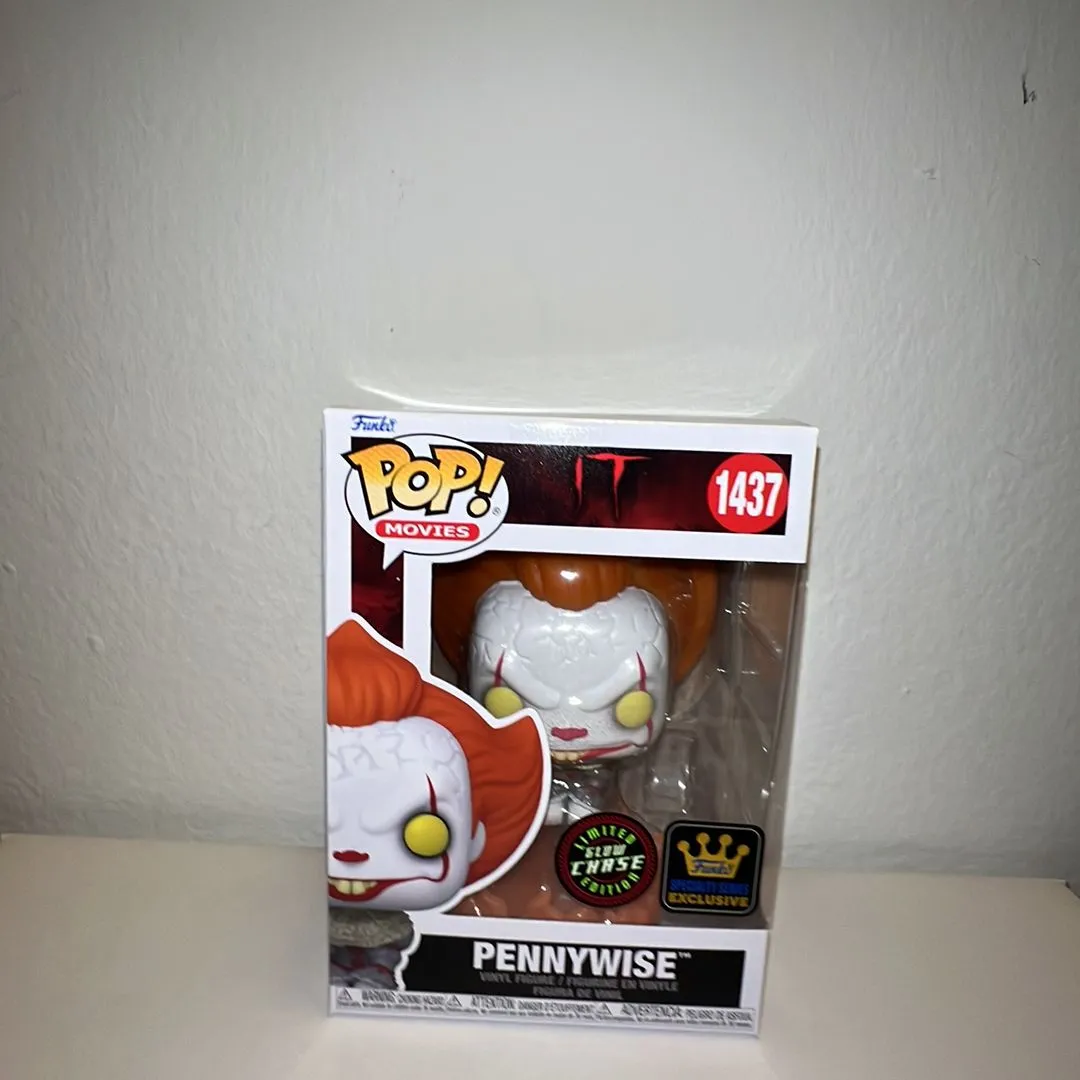 Product image for IT Pennywise GITD Chase