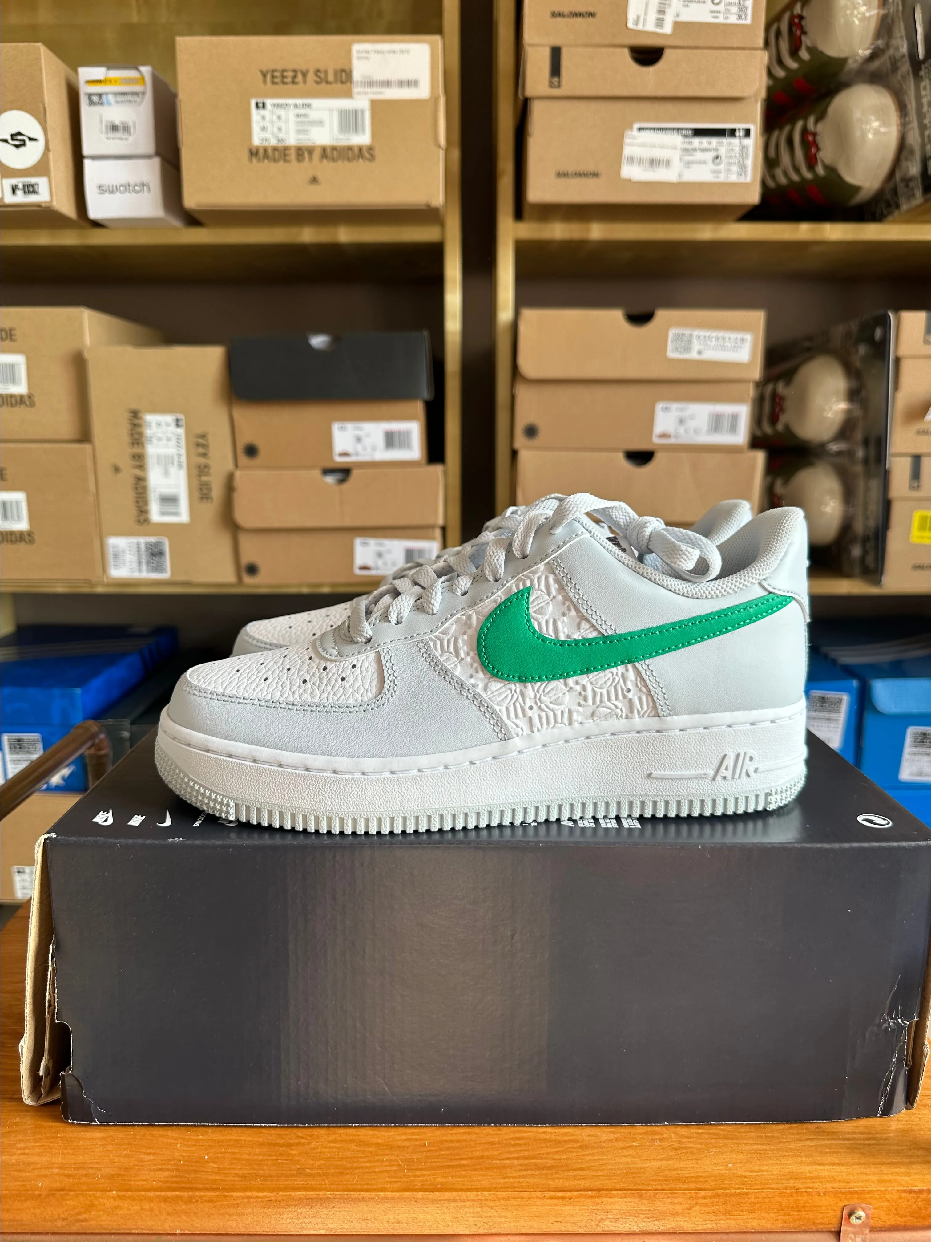 Product image for Nike Air Force 1 - Pure Platinum/Stadium Green (UK 5.5) - Missing Lid