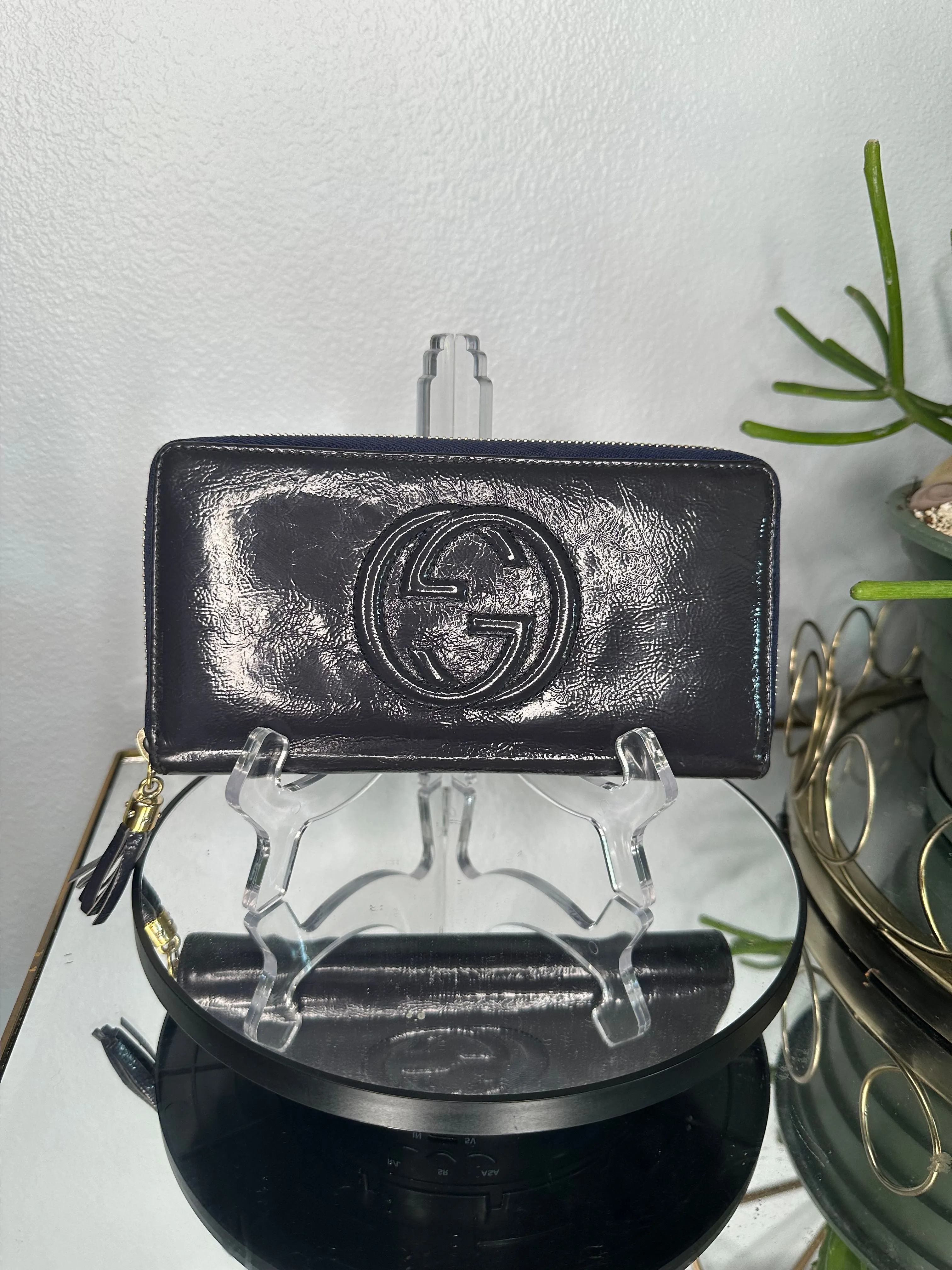 Product image for Gucci Blue Leather Zippy Wallet with Embossed Logo Authentic EUC