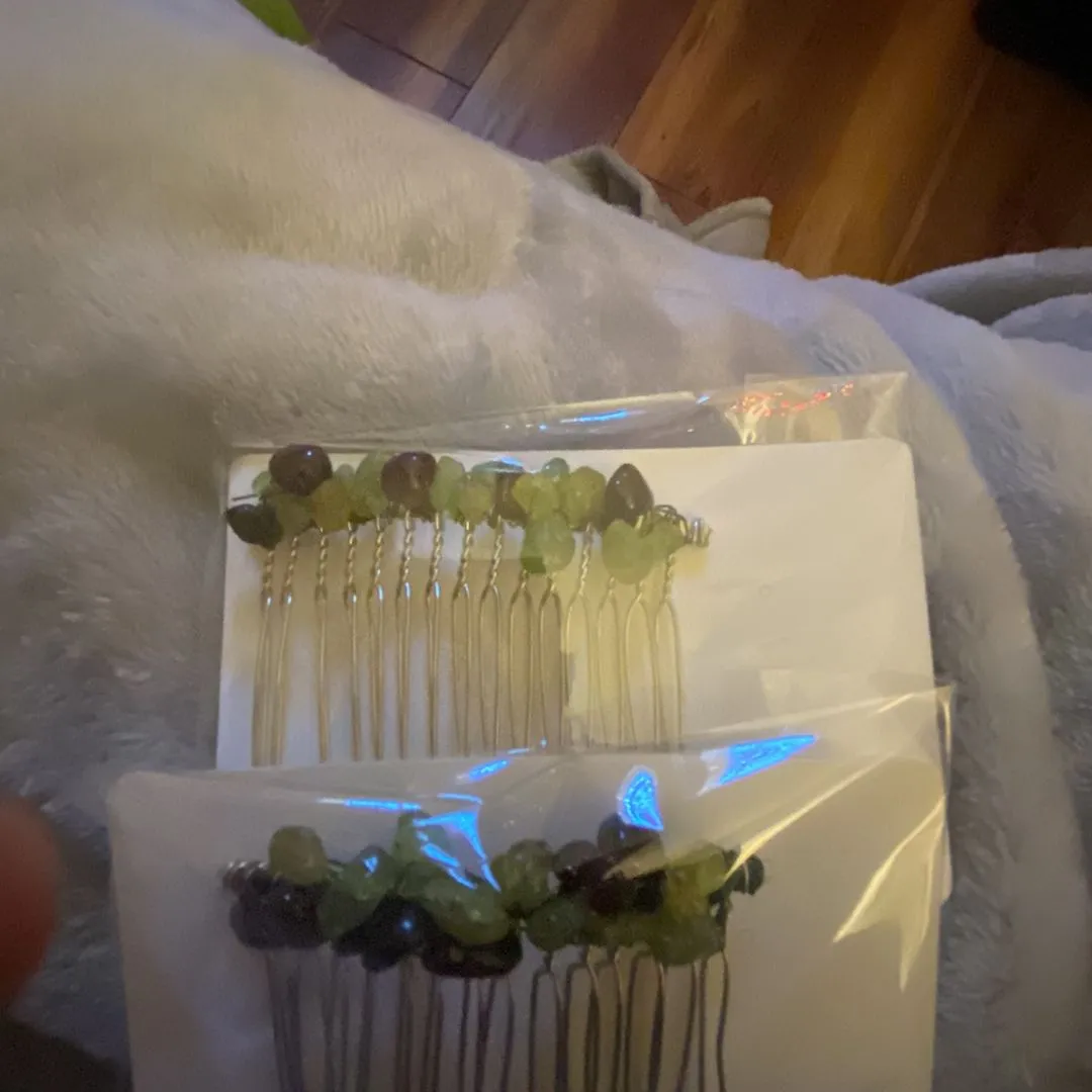 Product image for Garnet and Peridot Hair Combs