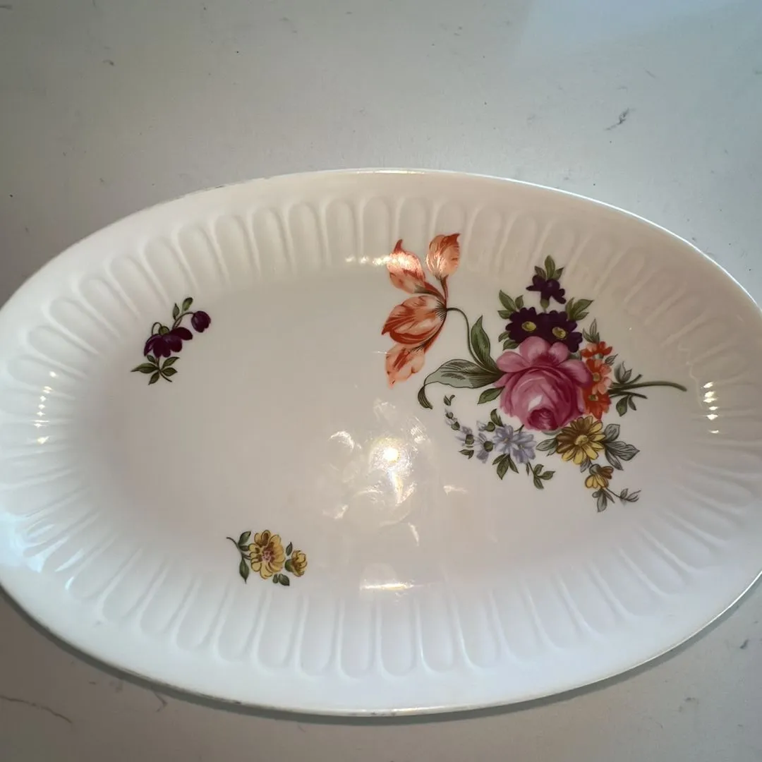 Product image for Henneberg Porzellian hand painted oval dish