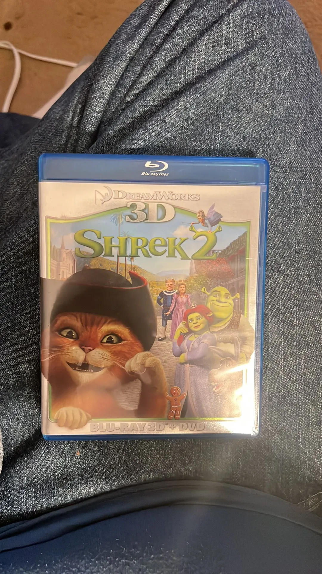 Product image for Shrek 2 Blu-Ray 2D, Blu-Ray 3D and regular DVD versions