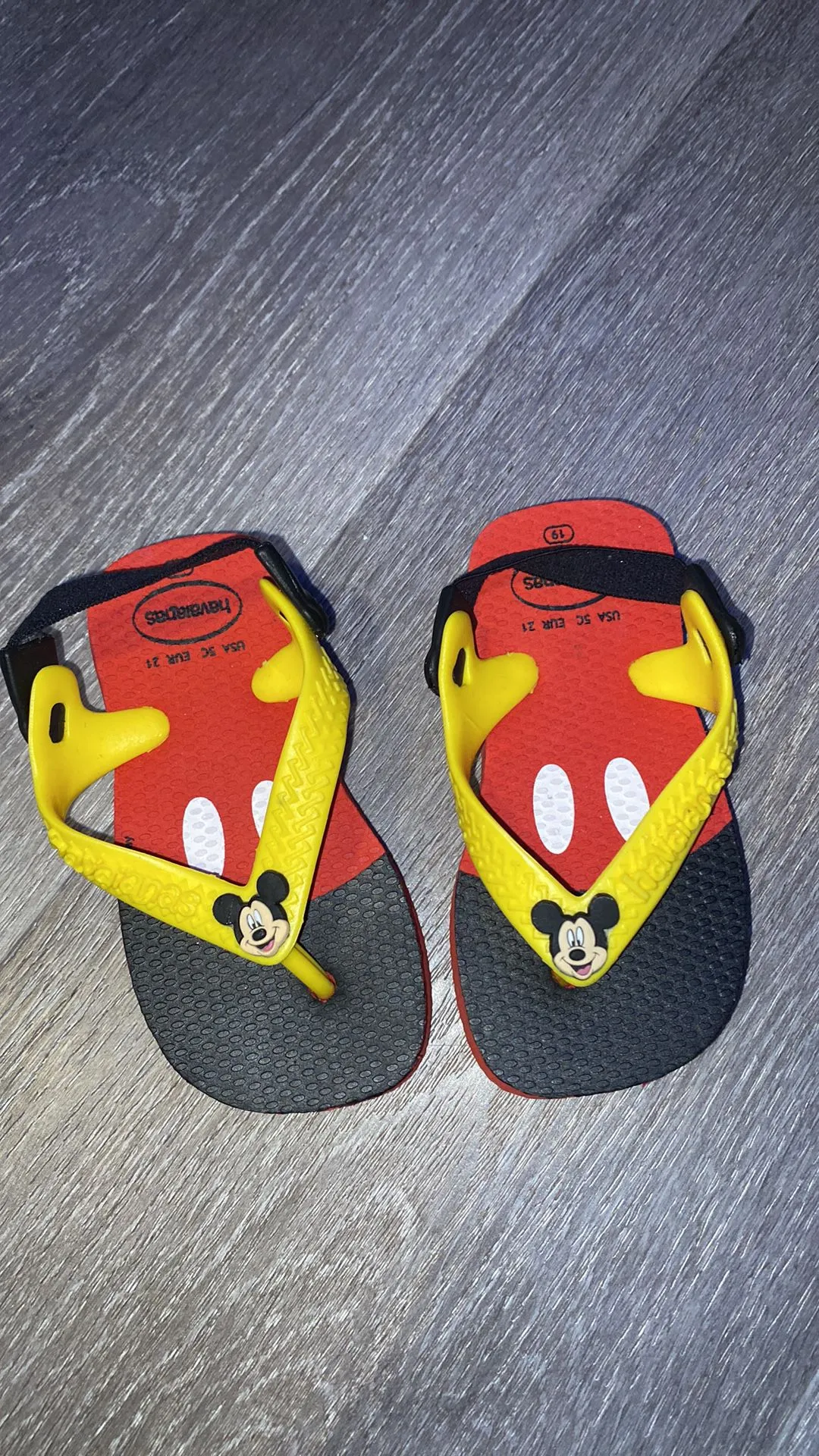 Product image for Havaianas Mickey Mouse thong sandals size 5C