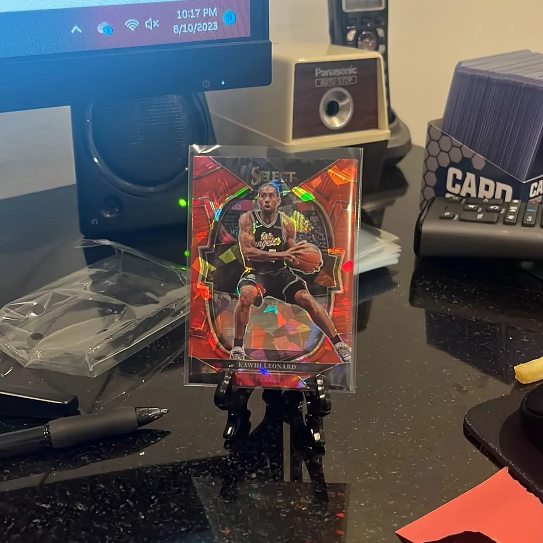 Product image for Kawhi Leonard Red Cracked Ice #65 Select