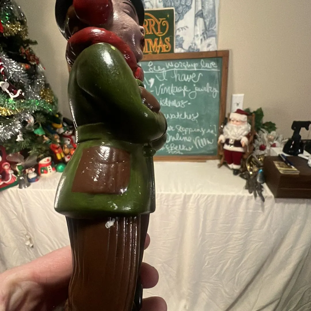 Product image for Vintage caroler