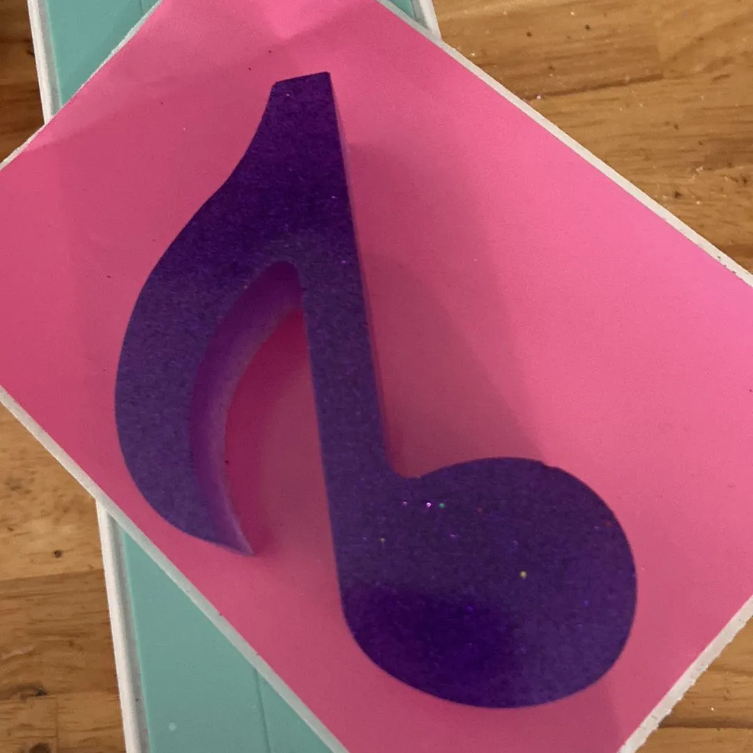Product image for Epoxy resin glow in the dark music note decoration