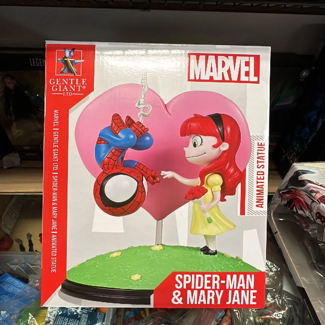 Product image for Spider-Man and Mary Jane, gentle giant, animated statue ￼