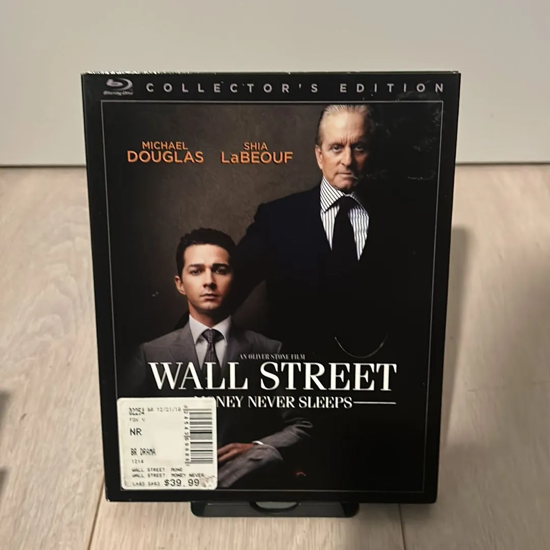 Product image for Wall Street money never sleeps