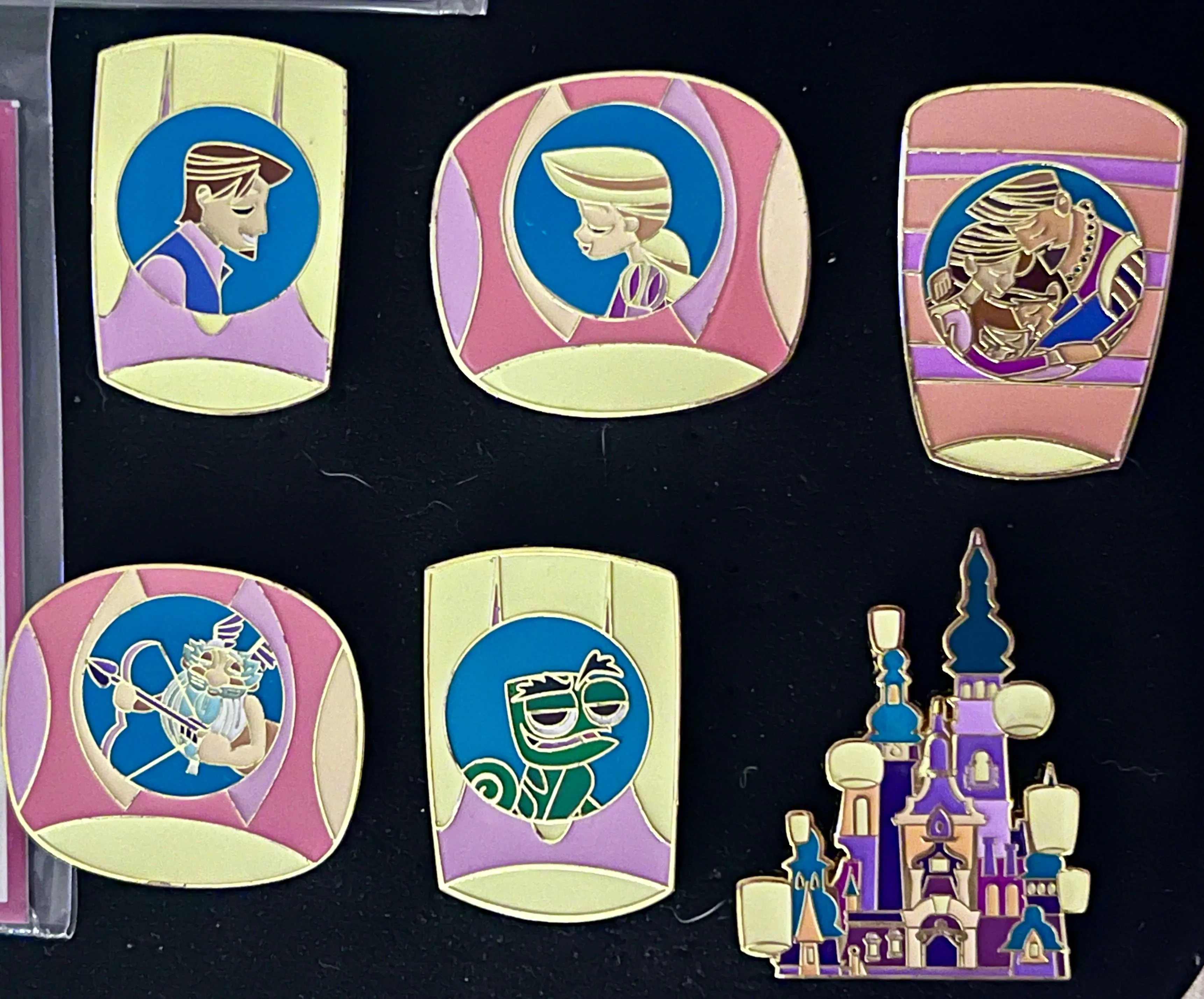 Product image for Complete Tangled Lantern mystery pin set with chaser!