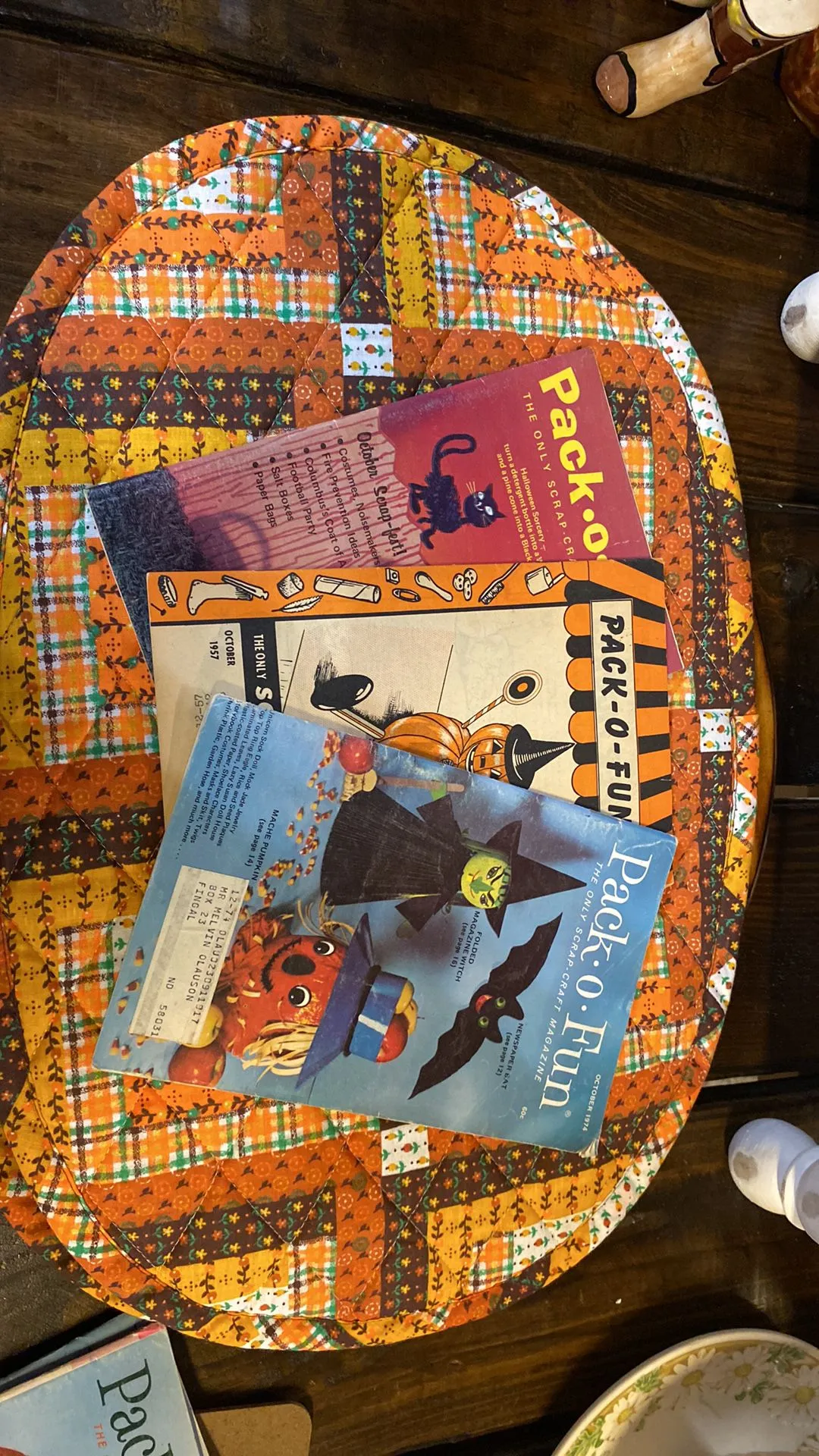 Product image for Vintage pack of Fun Halloween Crafts book