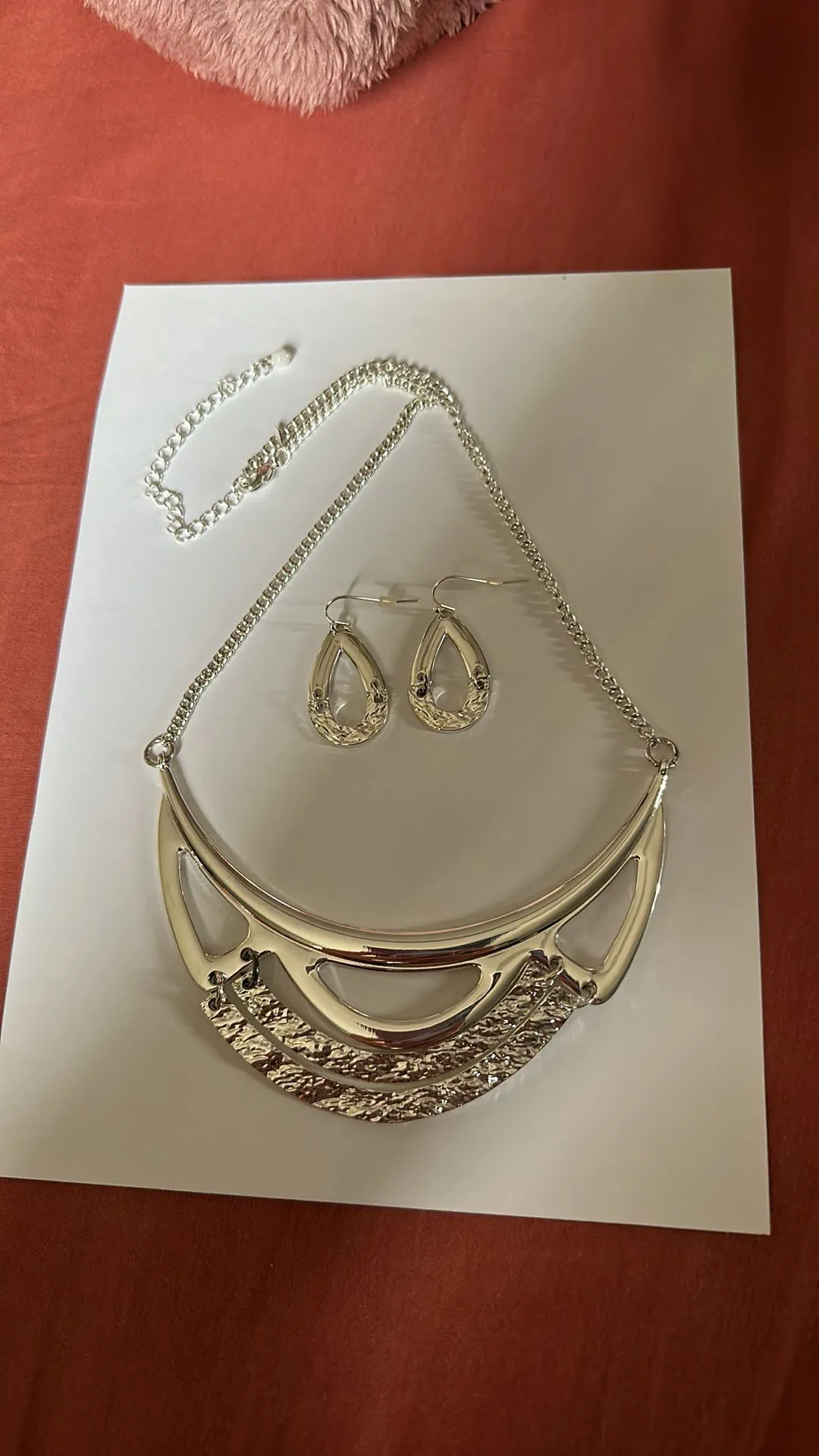 Product image for 7 - Avon “NWT” tag Hammered Sunrise Necklace & Earring Set