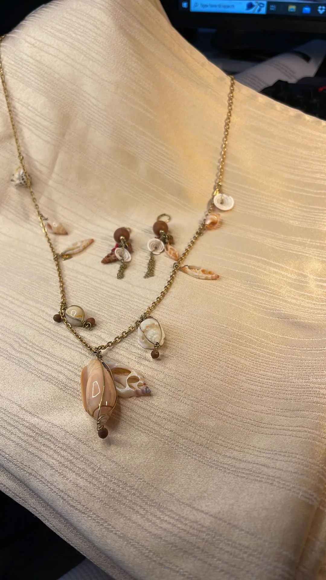 Product image for M71 goldtone shell necklace earring set