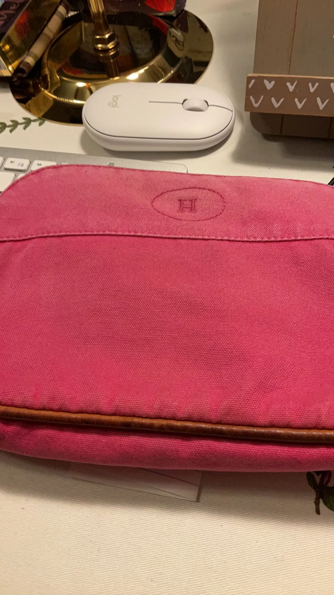 Product image for Hermis make up pouch or can be crossbody with unbranded chain