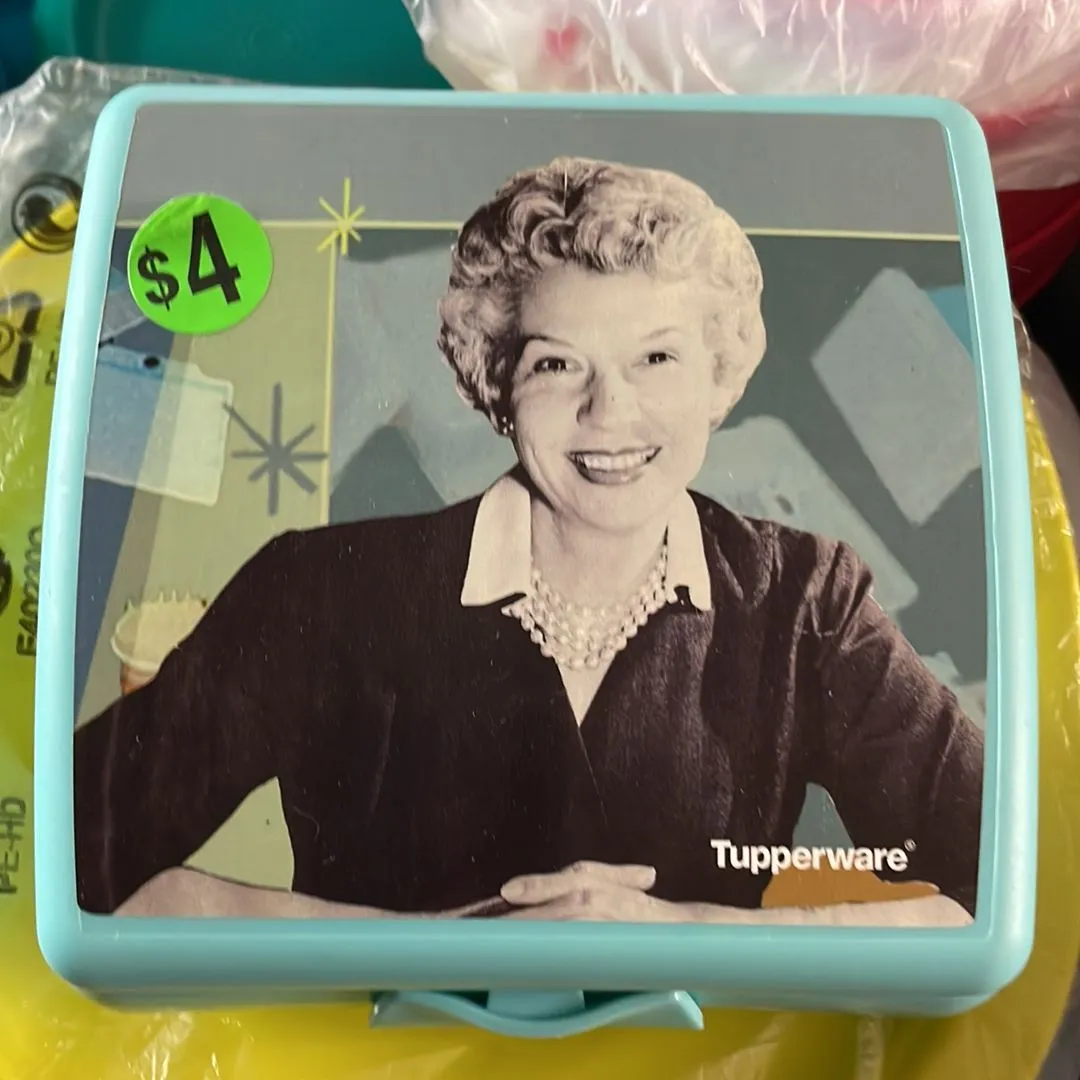 Product image for Tupperware lady sandwich container