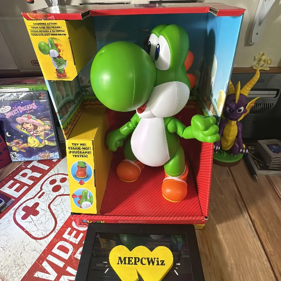 Product image for Toy - Super Mario Let’s Go Yoshi Talking Figure