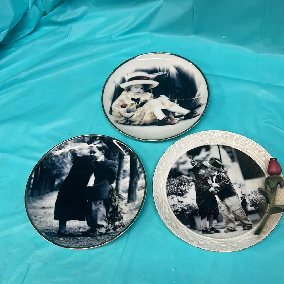 Product image for 3 cute collectible plates