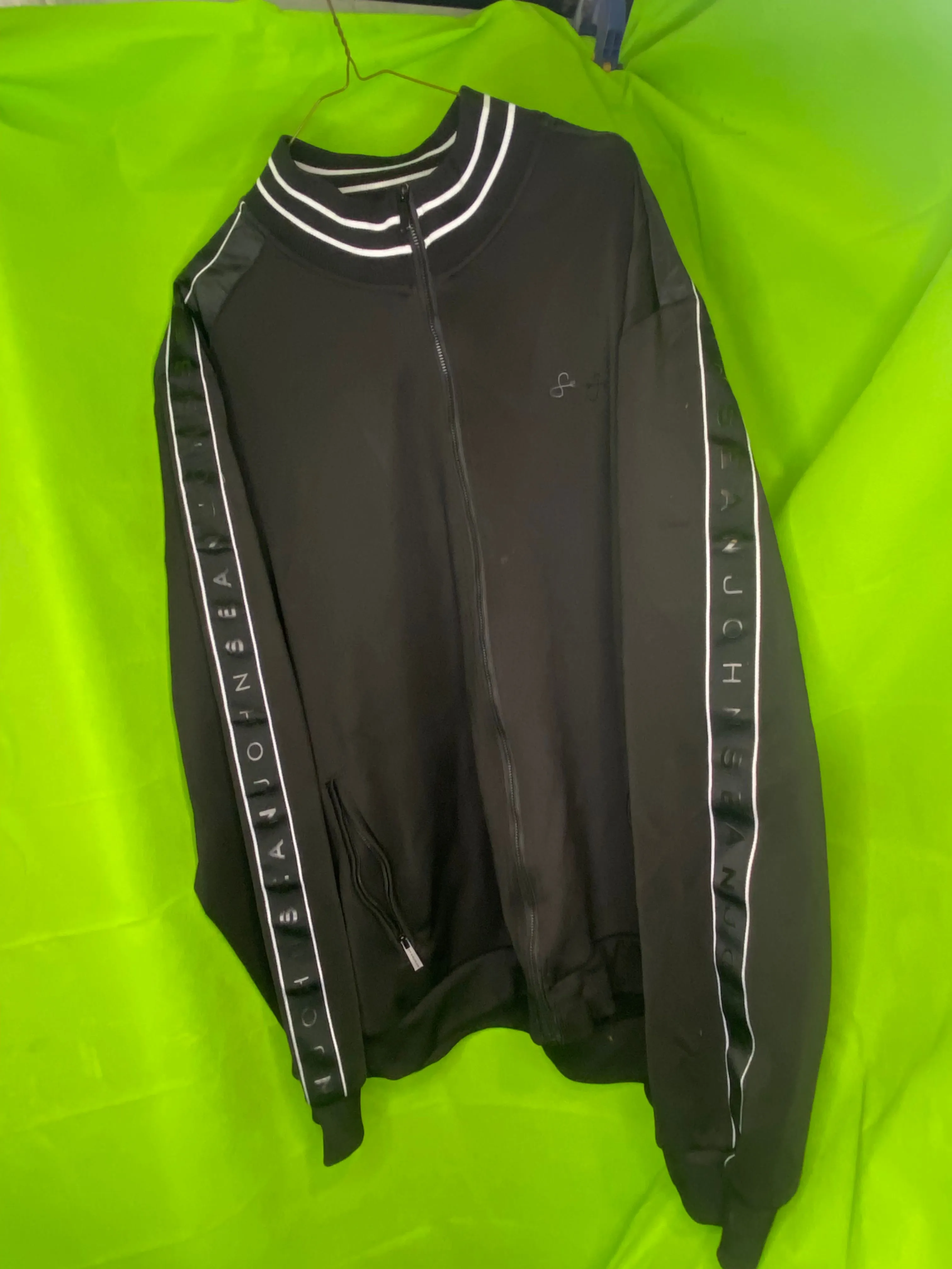 Listing Image Blurred Background